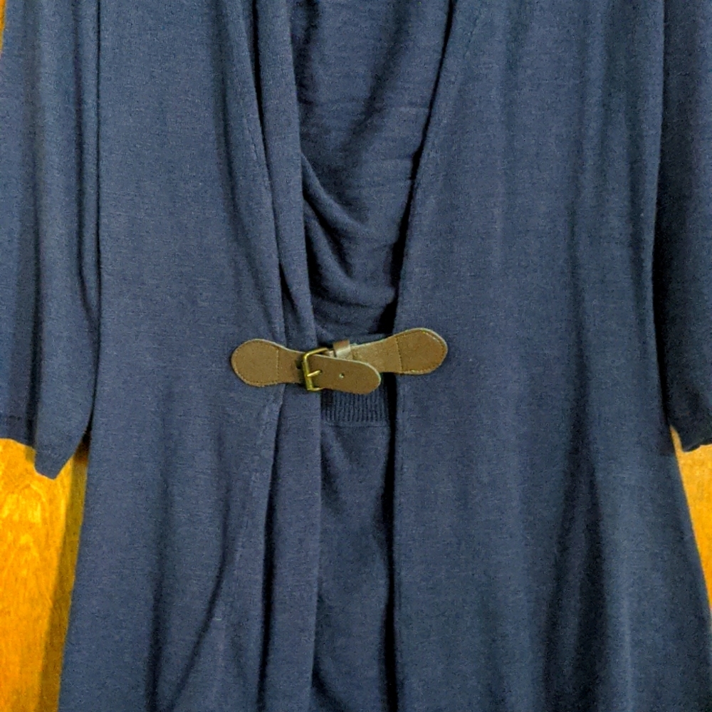 Top - Picture 2 of 4